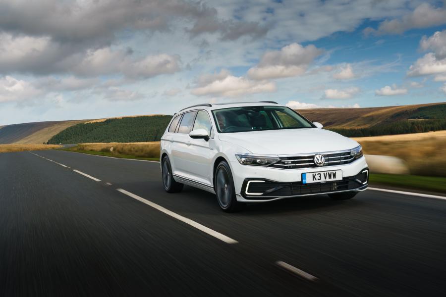  Volkswagen Passat GTE Estate (B8) 2019 года  (UK) (фото 8 из 40)